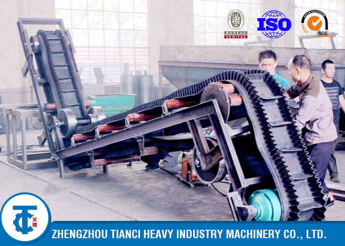 Powder / Particles Fertilizer Conveyor Belt , Large Angle Inclined
