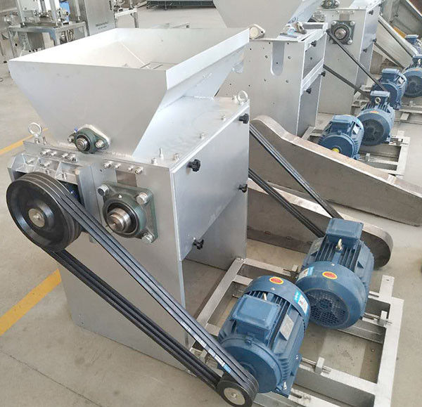 Urea crusher made of stainless steel material with low energy consumption, easy to operate, sturdy and durable